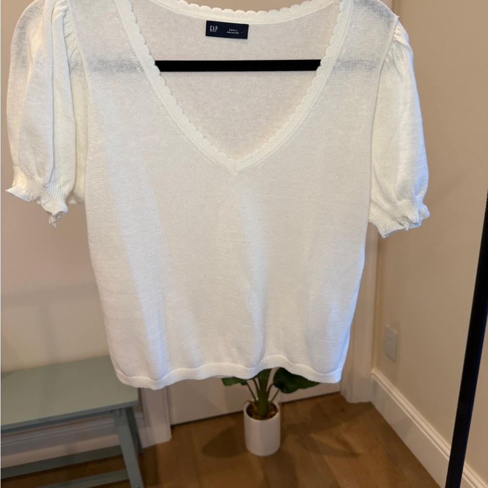 GAP Cream V-Neck Puff Sleeve Knit Top